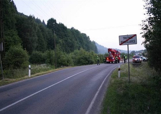 Policie a hasii na míst tragické nehody v Bohuslavicích (26.6.2010)