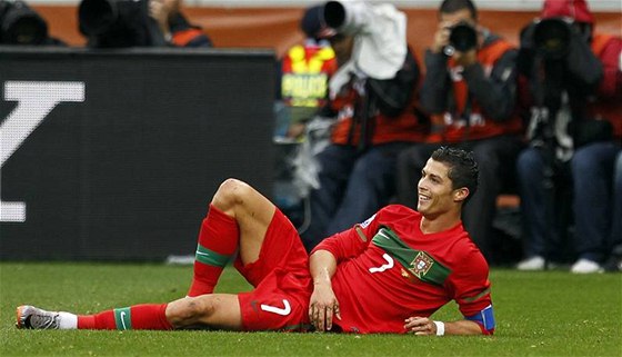 A POÁD NIC. Gólu proti KLDR se Cristiano Ronaldo dokal a pt minut ped koncem.