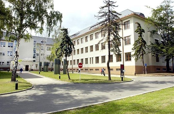 Budova Ústední vojenské nemocnice v Praze. Ilustraní foto