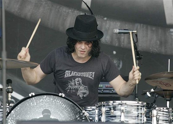 Glastonbury 2010: Jack White (Dead Weather)