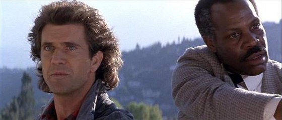 Mel Gibson a Danny Glover ve filmu Smrtonosná zbra 2