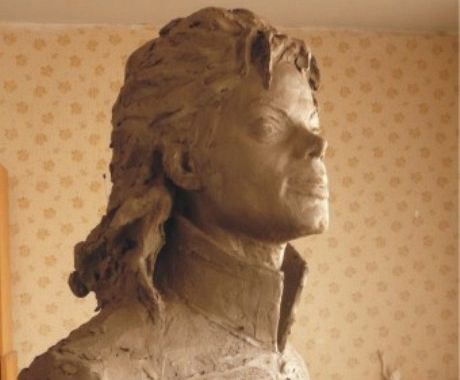 Nvrh busty pro pamtnk Michaela Jackona od akademick sochaky Daniely Kartkov