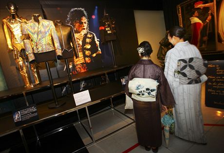 Rok od mrt Michaela Jacksona - v kimonu na vstavu (Japonsko)