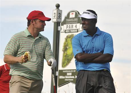 Jason Bohn a Vijay Singh, prvn kolo Travelers Championship 2010.