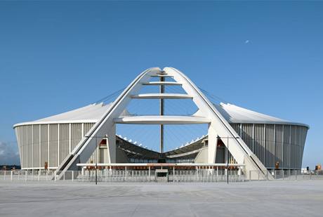 Konstrukce stadionu Mosese Mabhidy v Durbanu m pipomnat vlajku JAR