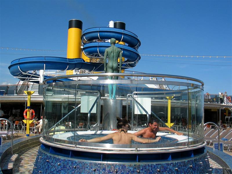 Lo Costa Mediterranea. Tobogán vede z 11. paluby