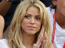 Kolumbijsk zpvaka Shakira sleduje zpas Rafaela Nadala ve Wimbledonu
