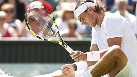Rafael Nadal bhem utkání 1. kola tenisového Wimbledonu
