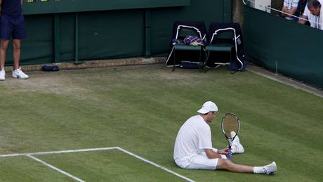 Amerian John Isner vítzí v nejdelím zápase tenisové historie