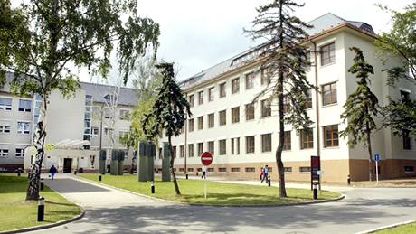 Budova Ústední vojenské nemocnice v Praze. Ilustraní foto