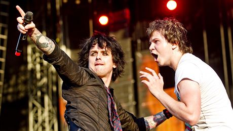Billie Joe Armstrong z Green Day (na snímku pi praském vystoupení z ervna letoního roku) si vyzkouí i muzikálovou roli.