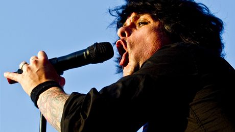 Billie Joe Armstrong z Green Day (na snímku pi praském vystoupení z ervna letoního roku) si vyzkouí i muzikálovou roli.