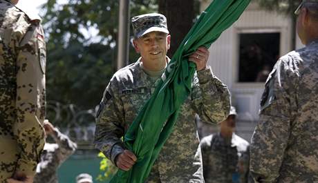 Americký generál David Petraeus se v Kábul oficiáln ujal velení mezinárodních sil (4. ervence 2010)