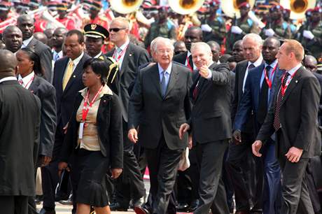 Kongo - 50. vro nezvislosti. Belgick delegace - krl Albert II. a premir Yves Leterme. Kinshasa, 30. ervna 2010