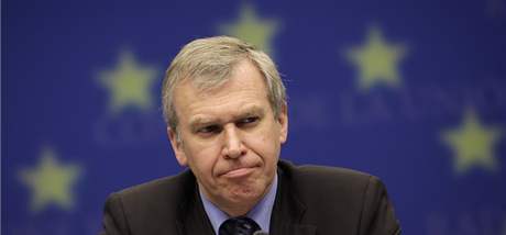 Belgický premiér Yves Leterme bhem tiskové konference k belgickému pedsednictví EU (25. ervna 2010)