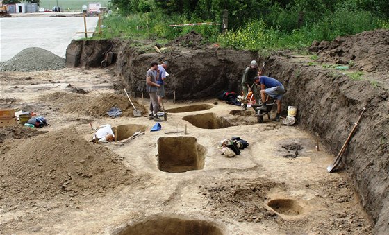 Archeologové odkryli v Podolí u Brna tyi tisíce let staré hroby