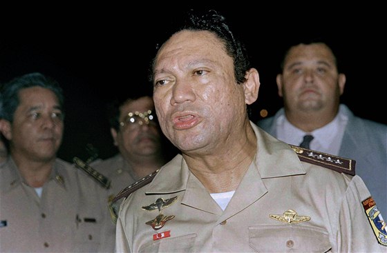 Generál Manuel Antonio Noriega na archivním snímku z roku 1989