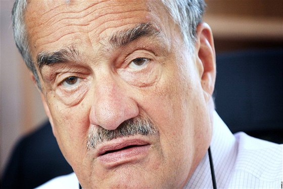 Ministr zahranií Karel Schwarzenberg pi rozhovoru pro iDNES.cz. (7. ervence 2010)