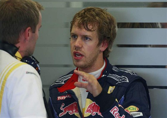 Sebastian Vettel z Red Bullu po tréninku na VC Velké Británie
