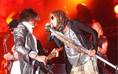 Aerosmith v Praze 1. 7. 2010 (Joe Perry, Steven Tyler)
