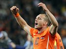 JSME VE FINÁLE. Raduje se nizozemský záložník Wesley Sneijder. JSME VE FINÁLE. Raduje se nizozemský záložník Wesley Sneijder.