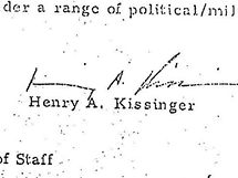Podpis Henryho Kissingera pod jednm z dokument o toku prooti KLDR