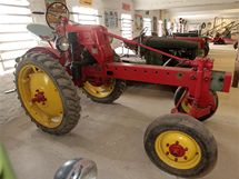 Nastaviteln traktor, kter vypad jako ze stavebnice Merkur: RS08/1815k, IFA Shnebeck (1956)