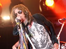 Aerosmith v Praze 1. 7. 2010 (Joe Perry, Steven Tyler)