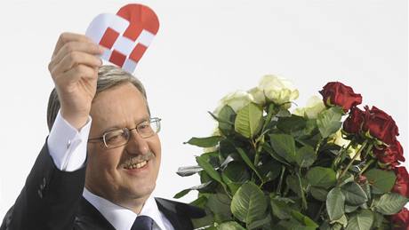 Polské prezidentské volby vyhrál podle prvních odhad pedseda dolní komory parlamentu Bronislaw Komorowski. (4. ervence 2010)