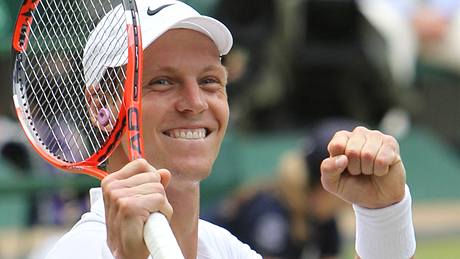 Tomá Berdych slaví postup do finále tenisového Wimbledonu