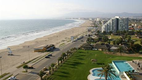 Davis Cup Chile - esko: Pohled z hotelu na pláe na behu Tichého oceánu