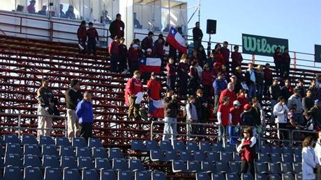 Hlavní tribuna v Cocquimbu pi daviscupovém duelu Chile - esko