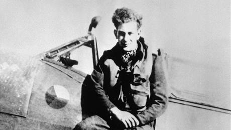 Nejúspnjí pilot 310. eskoslovenské stíhací perut podpraporík Otto Smik padl v boji 28. listopadu 1944. (snímek je z ervna 1944)