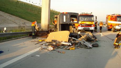 Tragická nehoda dodávky na 332. km D1 (4. ervence 2010)