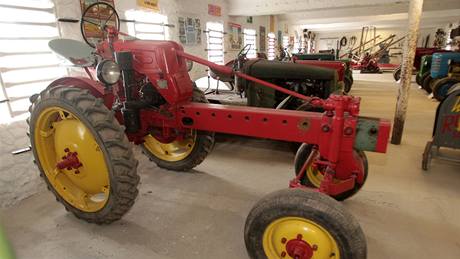 Nastavitelný traktor, který vypadá jako ze stavebnice Merkur: RS08/1815k, IFA Shönebeck (1956)