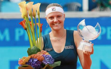 Agnes Szavayov s trofej za triumf na ECM Prague Open 2010