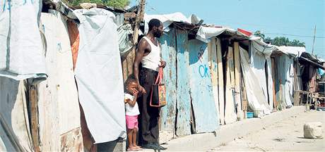Provizorní písteky vznikají na zemtesením ponieném Haiti skoro vude