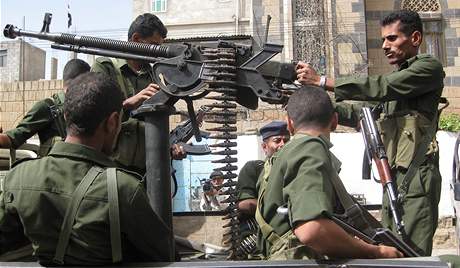 Jemenská policie chrání hlavní msto San´á ped útoky Al-Kajdy.