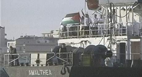 Lo Amalthea, která pluje s libyjskou humanitární pomocí k Pásmu Gazy
