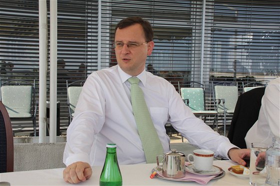 Petr Neas po setkání se slovenskou premiérkou Ivetou Radiovou