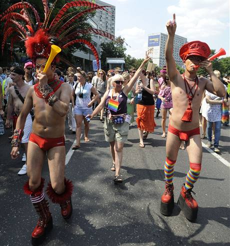 Pochodu gay a leseb se ve Varav zastnily tisce lid (17. ervence 2010)