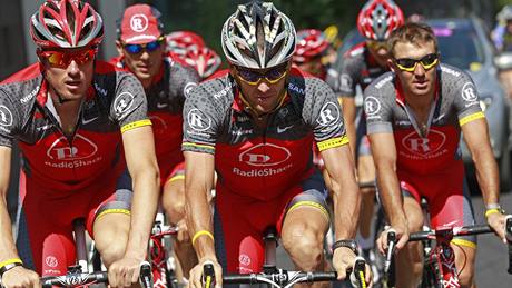 PSYCHICKY NA DN? Lance Armstrong v nedli asi definitivn ztratil anci na osmý triumf v Tour.