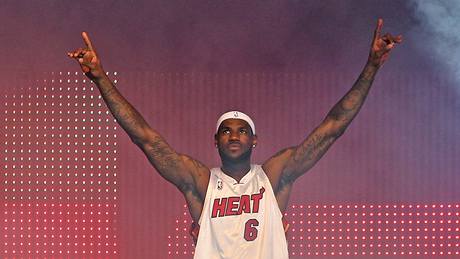 LeBron James v dresu Miami Heat