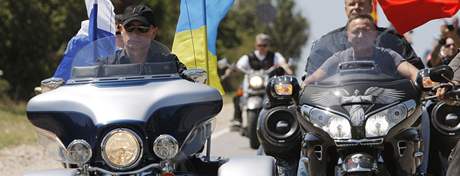 Vladimír Putin na motorkáském sraze na Ukrajin