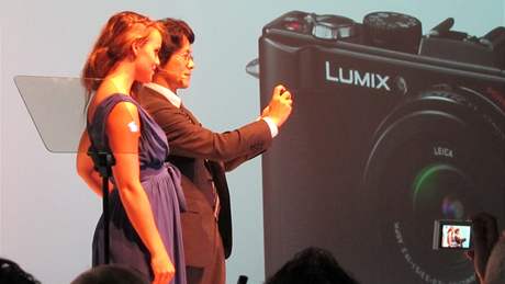 Ichiro Kitao, editel obchodní jednotky digitálních fotoaparát, pedstavuje nové fotoaparáty Lumix
