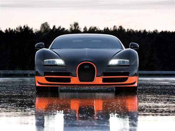 Bugatti Veyron 16.4 Super Sport to na testovacím okruhu vytáhl na 435 km/h