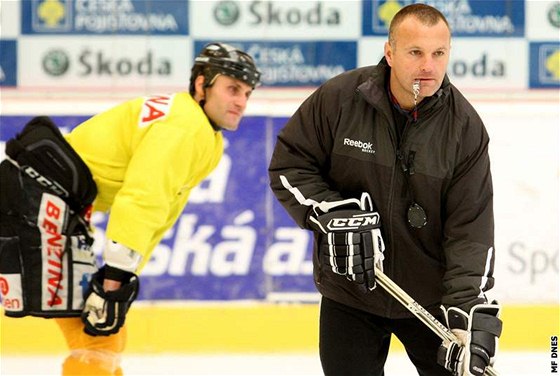 TRENÉR. Robert Reichel proívá na nové pozici trápení u v píprav na extraligu.