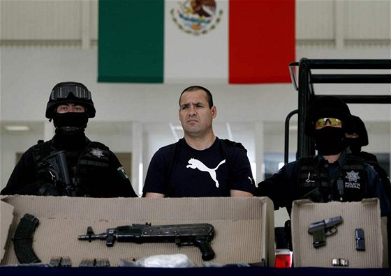 Luis Barragán Vazquez - údajný len mexického drogového gangu "La Linea". Policie ho chytila v píhraniním mst Ciudad Juarez bhem razie v pátek 23.ervence 2010. 