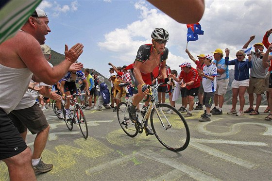 Legendární Lance Armstrong byl hvzdou 16. etapy Tour de France. Od startu do cíle byl v úniku.