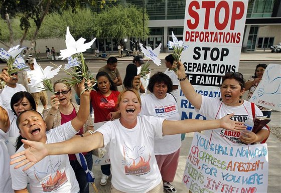 Nový zákon upravující podmínky pro pisthovalce vyvolal v Arizon protesty.